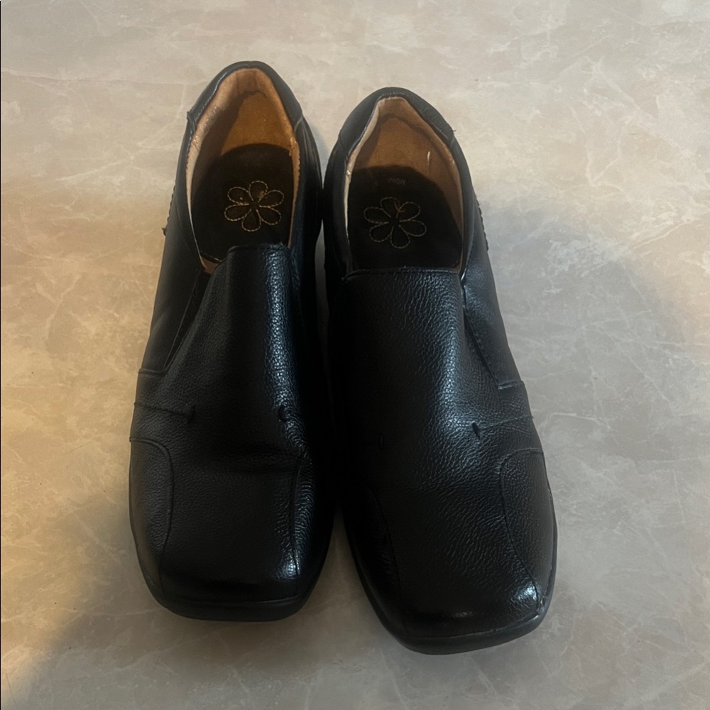 Women’s Black Leather‎ Loafers